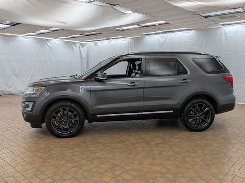 Used 2017 Ford Explorer XLT w/ Equipment Group 202A AWD/4WD image 4