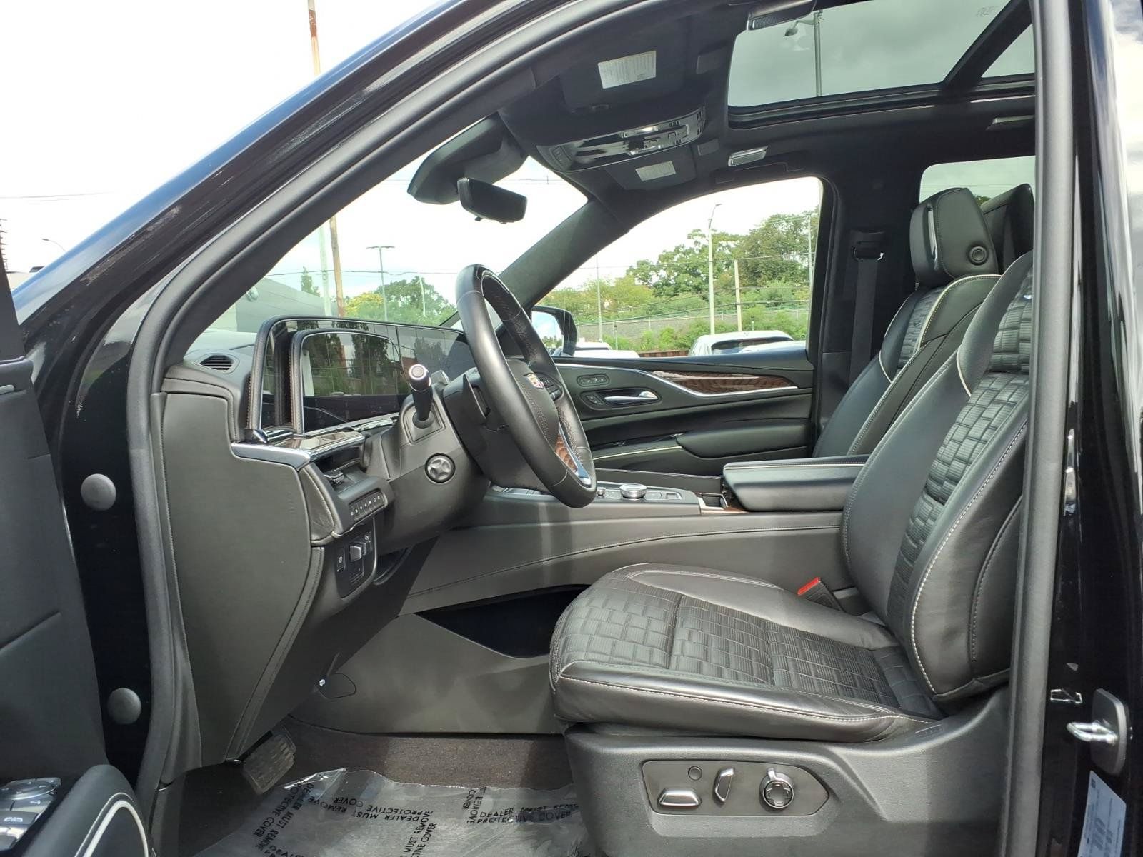 Used 2023 Cadillac Escalade Sport Platinum w/ LPO, ONYX Package AWD/4WD image 22