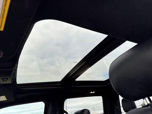 Used 2019 Ford F150 Lariat w/ Equipment Group 502A Luxury image 14