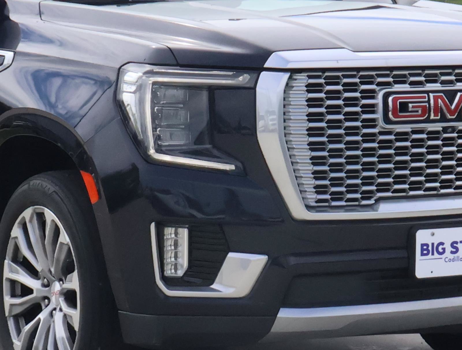 Used 2021 GMC Yukon Denali w/ Denali Ultimate Package AWD/4WD image 8