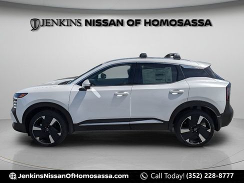 Certified 2025 Nissan Kicks SR FWD image 7