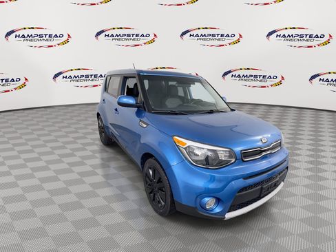 Used 2019 Kia Soul + image 2