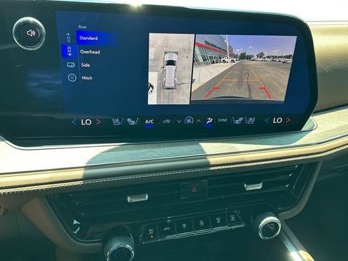 Used 2025 Chevrolet Tahoe High Country AWD/4WD image 31