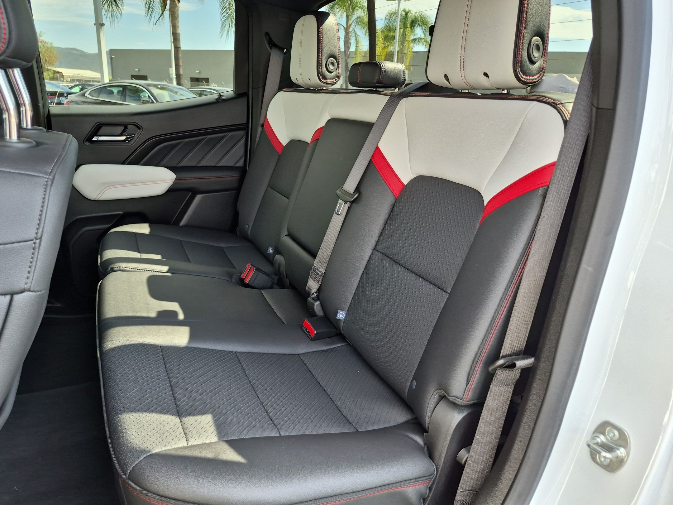 Used 2024 GMC Canyon AT4X AWD/4WD image 29