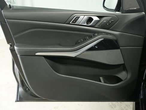 Used 2019 BMW X5 xDrive50i w/ M Sport Package image 19