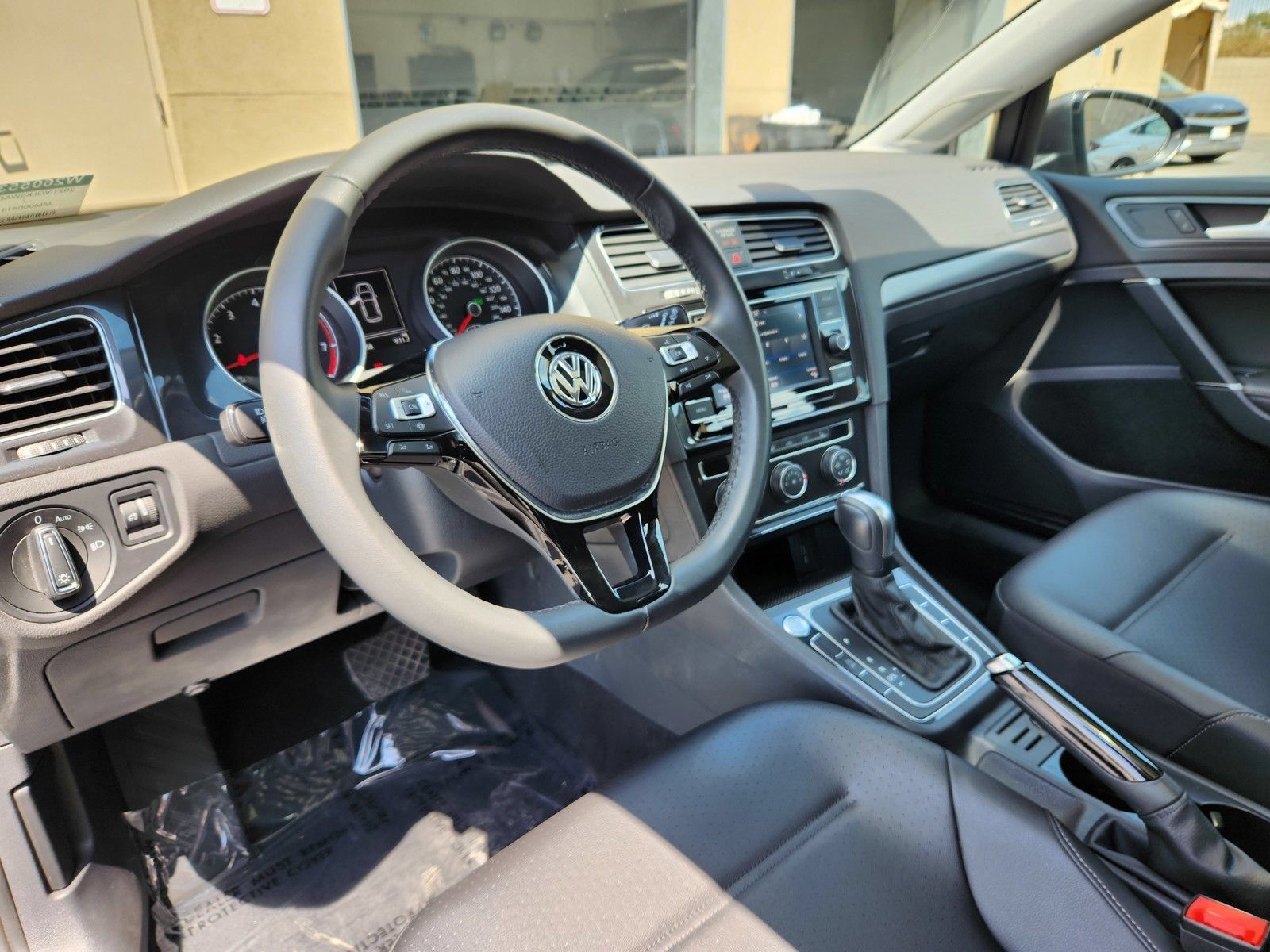 Used 2021 Volkswagen Golf 4-Door FWD image 14
