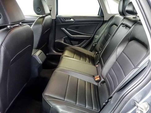 Used 2024 Volkswagen Jetta SE FWD image 15