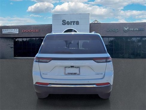 Used 2023 Jeep Grand Cherokee Limited image 5