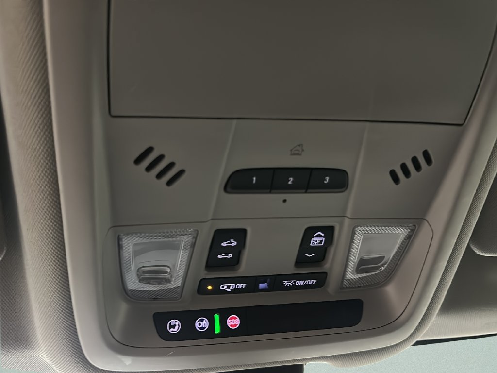 Used 2020 Chevrolet Equinox LT AWD/4WD image 32
