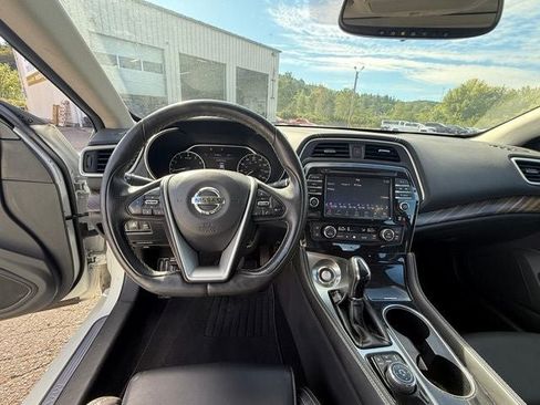 Used 2018 Nissan Maxima Platinum FWD image 3