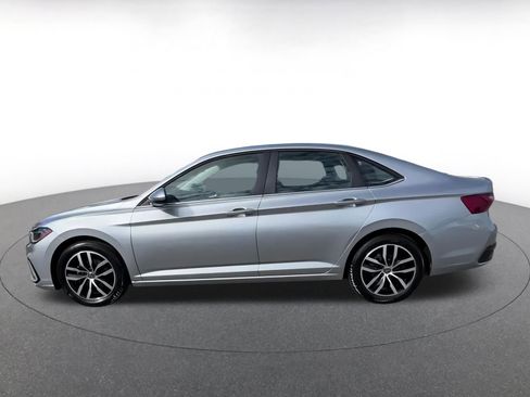 Used 2025 Volkswagen Jetta SE image 9