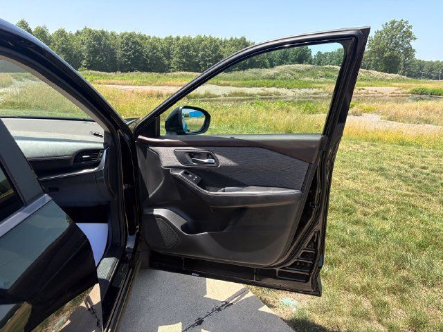 Used 2023 Nissan Rogue SV AWD/4WD image 27
