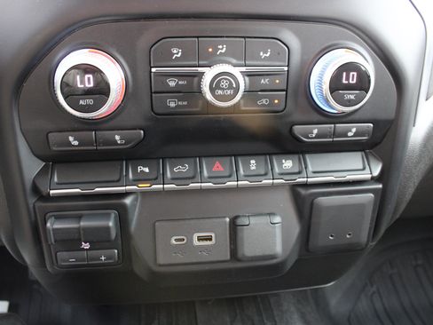 Used 2022 GMC Sierra 3500 SLE w/ SLE Convenience Package AWD/4WD image 23