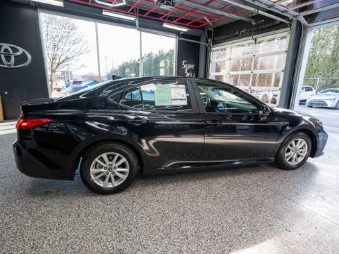 Used 2025 Toyota Camry LE image 4