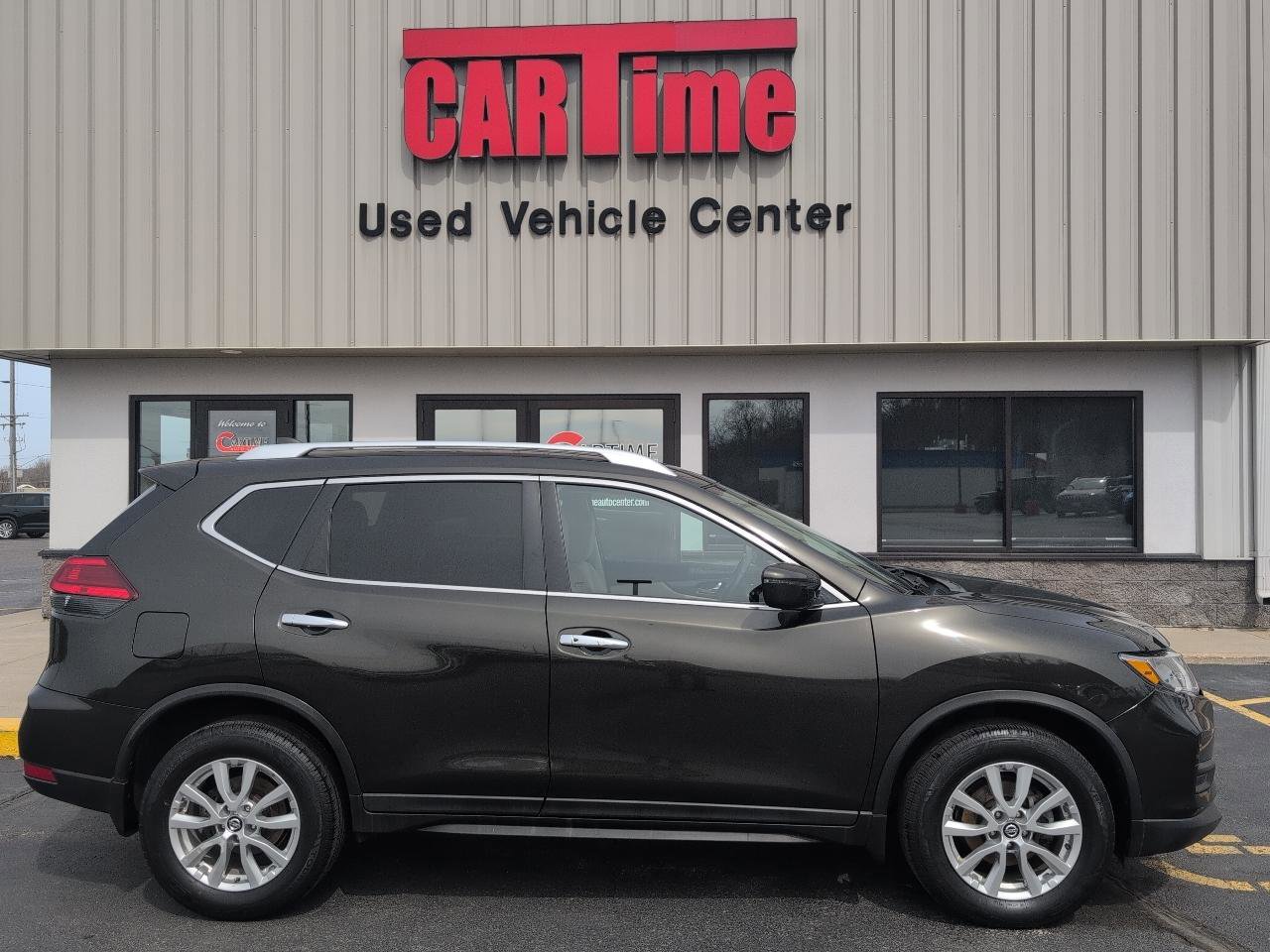 Used 2017 Nissan Rogue SV AWD/4WD image 1