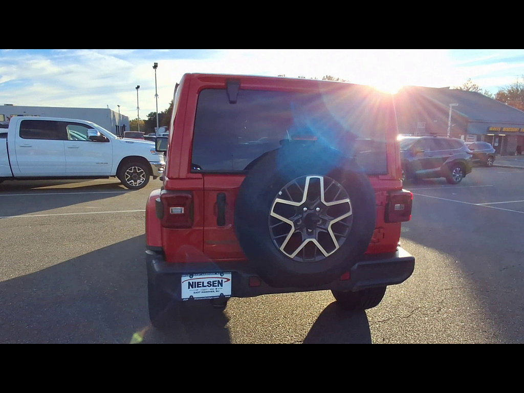 Used 2026 Jeep Wrangler Unlimited Sahara AWD/4WD image 7