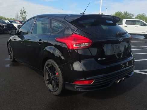 Used 2017 Ford Focus ST w/ Equipment Group 402A FWD image 12