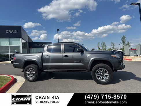 Used 2017 Toyota Tacoma Limited w/ Tow Package image 2