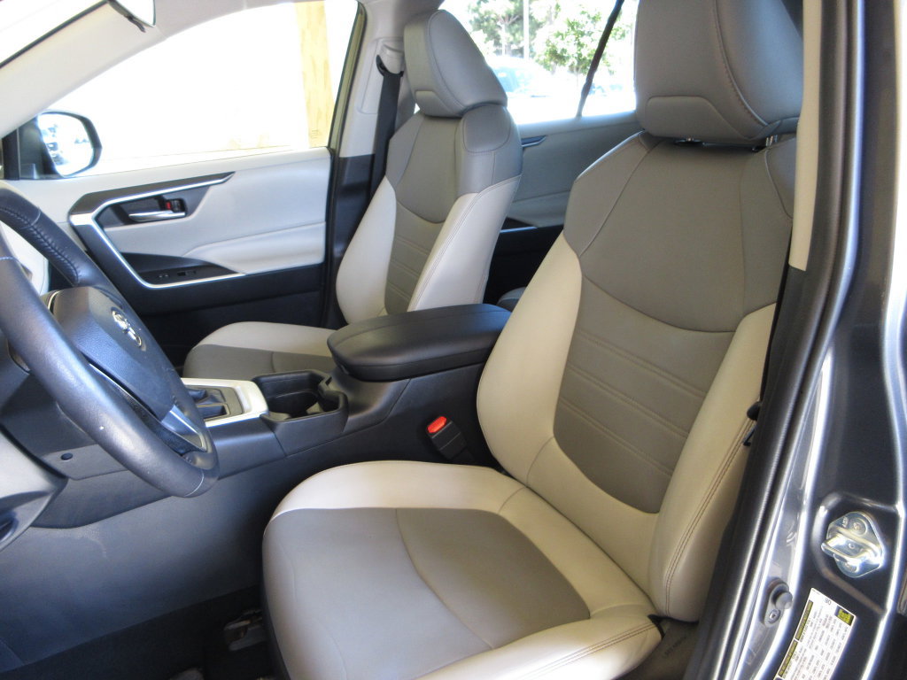 Used 2019 Toyota RAV4 XLE Premium w/ Cold Weather Package FWD image 12