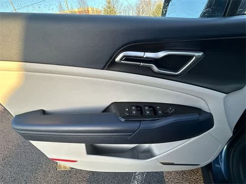 Used 2023 Kia Sportage EX image 19