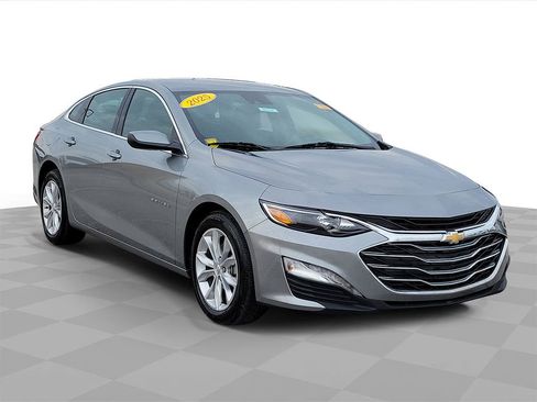 Used 2025 Chevrolet Malibu LT image 3