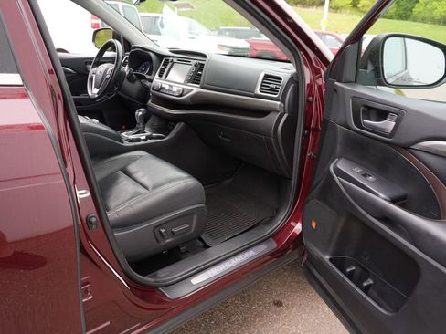 Used 2018 Toyota Highlander Limited AWD/4WD image 31
