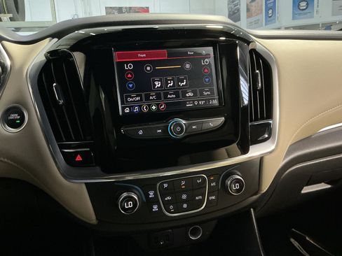 Used 2022 Chevrolet Traverse LS AWD/4WD image 22