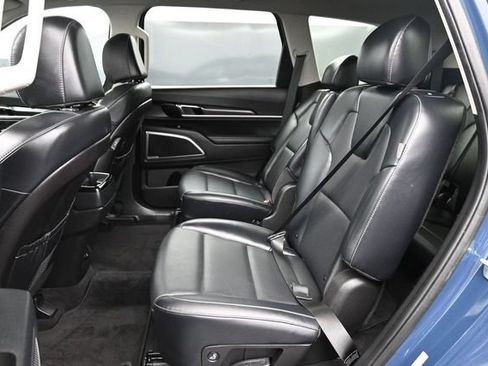 Used 2025 Kia Telluride S FWD image 17