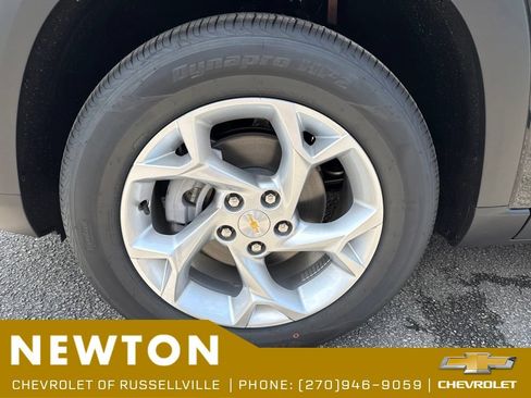 New 2026 Chevrolet Trax LS w/ LS Convenience Package FWD image 27