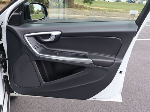 Used 2018 Volvo V60 T5 Cross Country w/ Convenience Package image 26