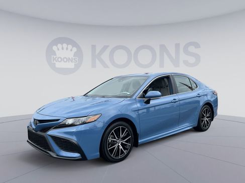 Used 2024 Toyota Camry SE w/ Cold Weather Package image 1