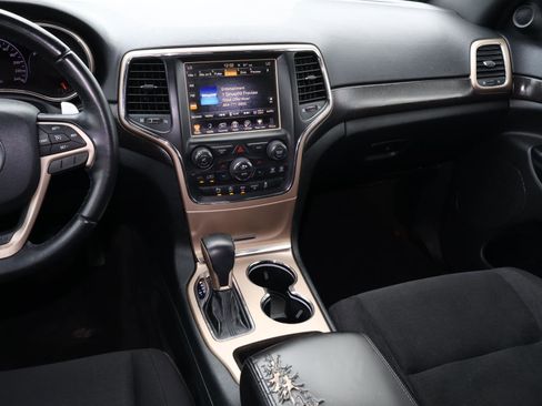 Used 2017 Jeep Grand Cherokee Laredo w/ Quick Order Package 2BE image 11