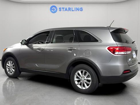 Used 2017 Kia Sorento L image 4