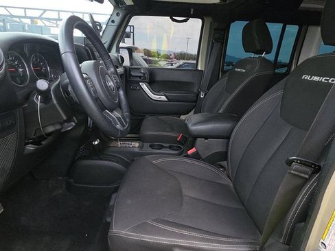 Used 2017 Jeep Wrangler Unlimited Rubicon w/ Connectivity Group AWD/4WD image 9