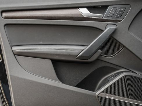 Used 2024 Audi Q5 e Premium Plus image 22