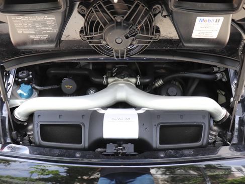 Used 2010 Porsche 911 Turbo image 32