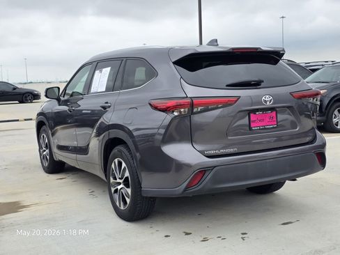 Used 2021 Toyota Highlander XLE FWD image 8