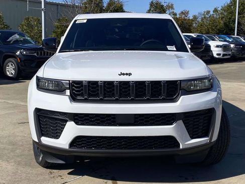 New 2026 Jeep Grand Cherokee Altitude RWD image 2