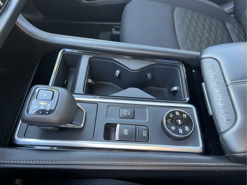 Used 2022 Nissan Pathfinder SV w/ SV Premium Package image 21