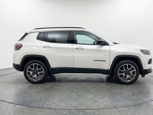 Used 2025 Jeep Compass Trailhawk AWD/4WD image 11