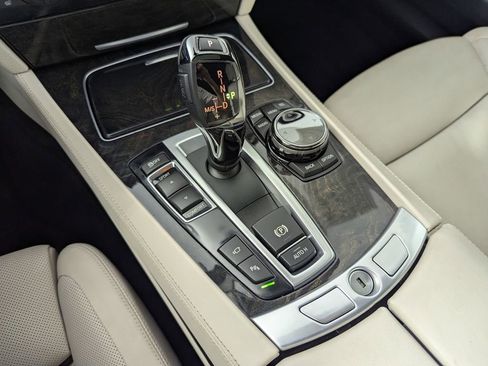 Used 2015 BMW 750Li RWD image 8