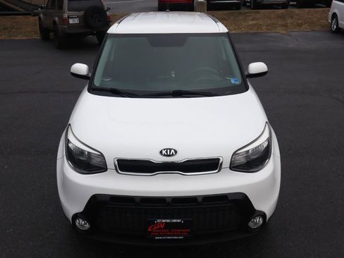 Used 2016 Kia Soul + image 4