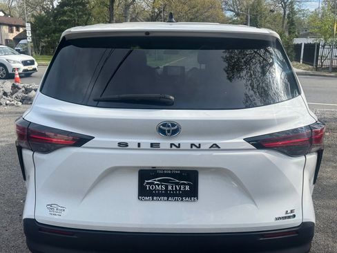 Used 2022 Toyota Sienna LE FWD image 4