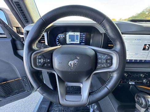 Used 2023 Ford Bronco Badlands image 11