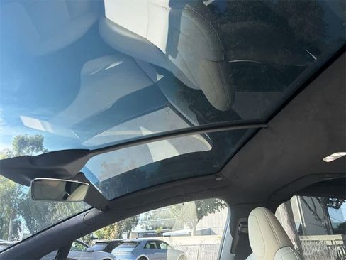 Used 2022 Tesla Model X image 11