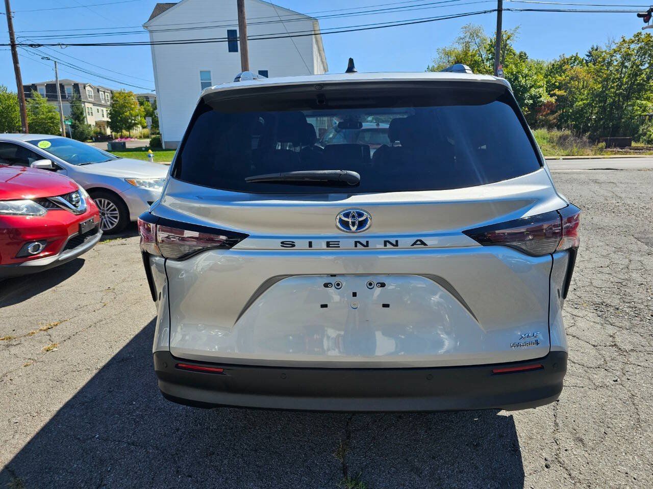 Used 2023 Toyota Sienna XLE FWD image 6