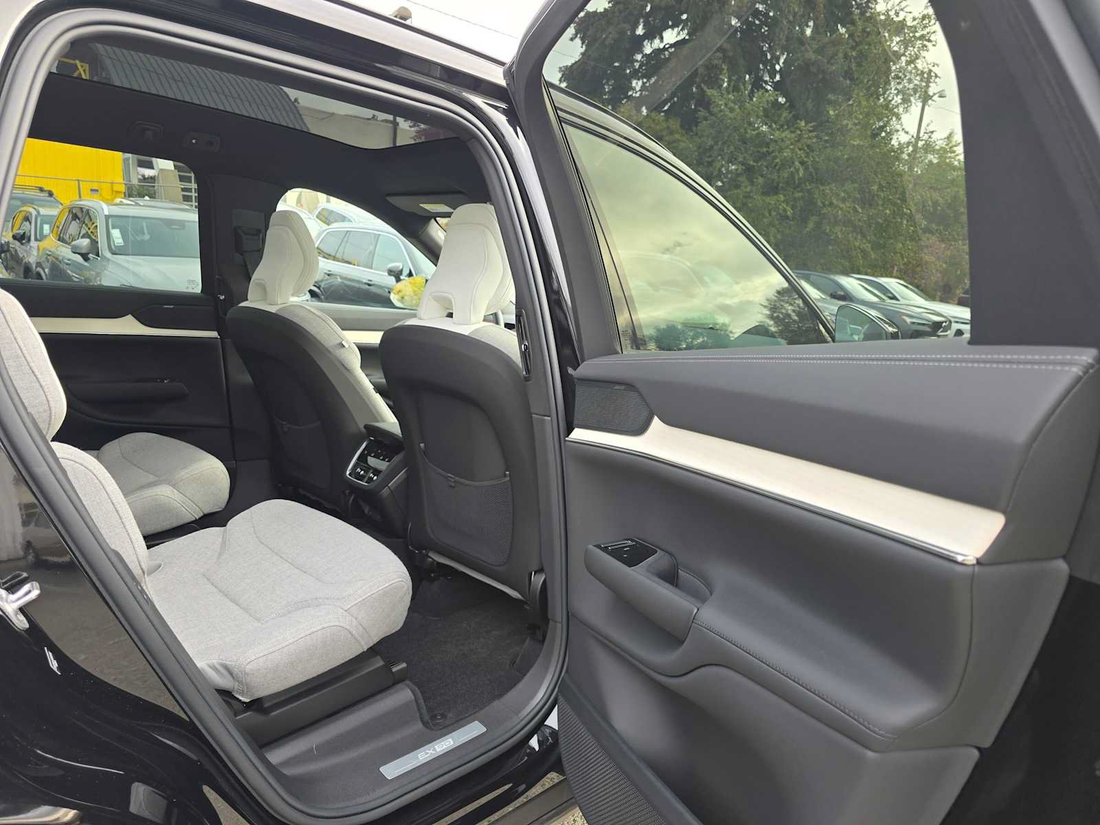 Certified 2025 Volvo EX90 Ultra AWD/4WD image 14