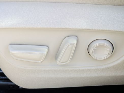 Used 2021 Toyota Highlander Platinum image 24