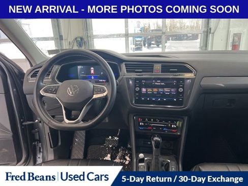 Used 2022 Volkswagen Tiguan SE w/ Panoramic Sunroof Package image 10