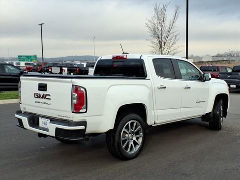 Used 2022 GMC Canyon Denali image 3